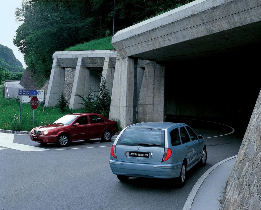  Lancia Lybra SW 1999 года  (фото 4 из 57)